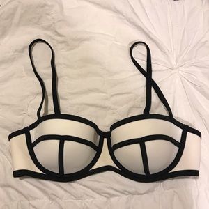 TRIANGL white/black neoprene top